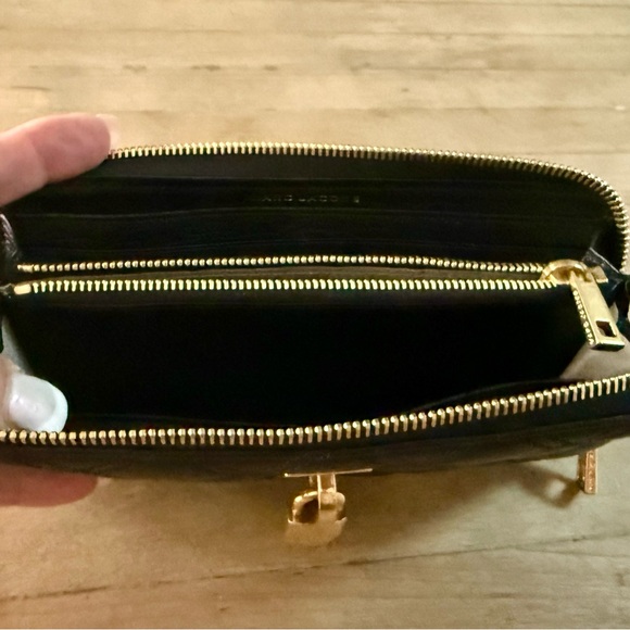 Marc Jacobs Black Quilted Lambskin Leather Zip Around Wallet with Gold Lock - Picture 9 of 10